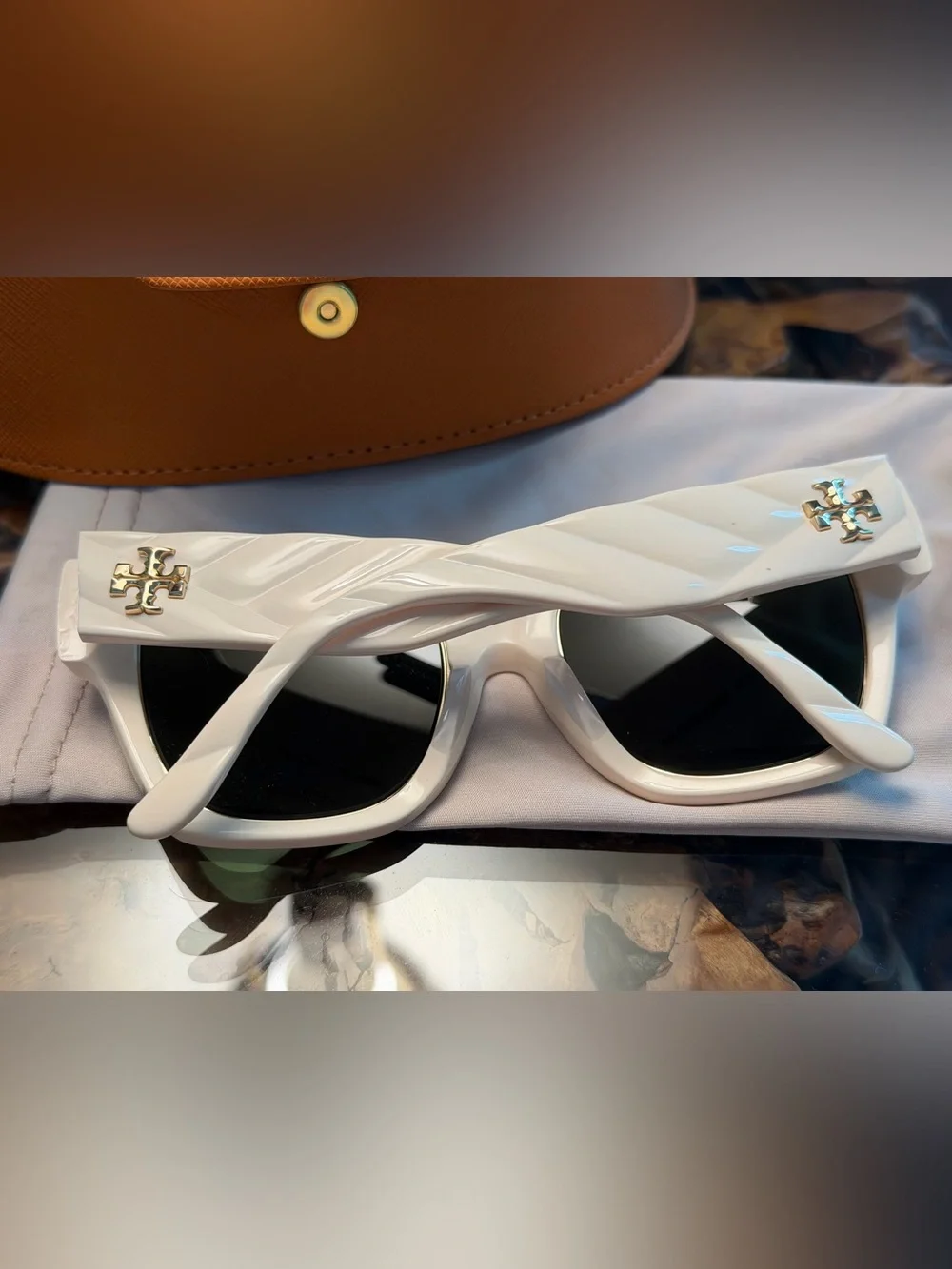 NWT Tory Burch Kira Sunglasses